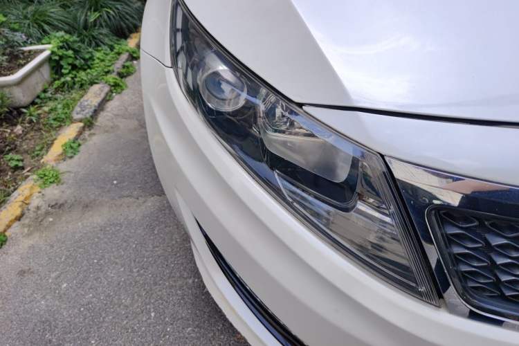 Used Kia K5 2012 2.0L Automatic DLX Right Front Headlight