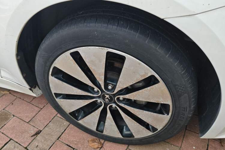 Used Kia K5 2012 2.0L Automatic DLX Right Front Wheel Hub