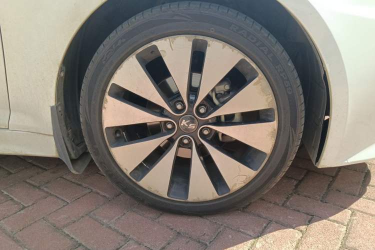 Used Kia K5 2012 2.0L Automatic DLX Right Front Wheel Hub