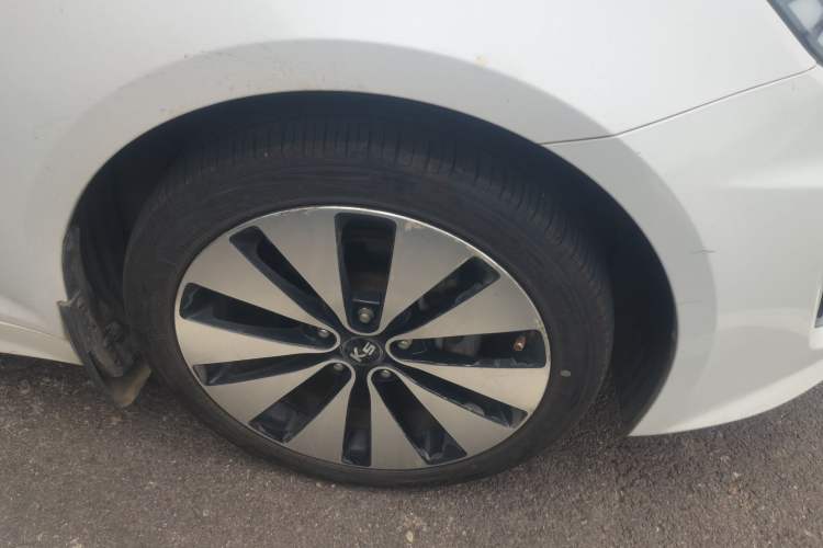 Used Kia K5 2012 2.0L Automatic DLX Right Front Wheel Hub