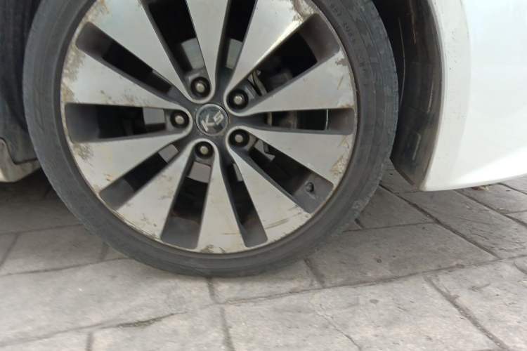 Used Kia K5 2012 2.0L Automatic DLX Right Front Wheel Hub