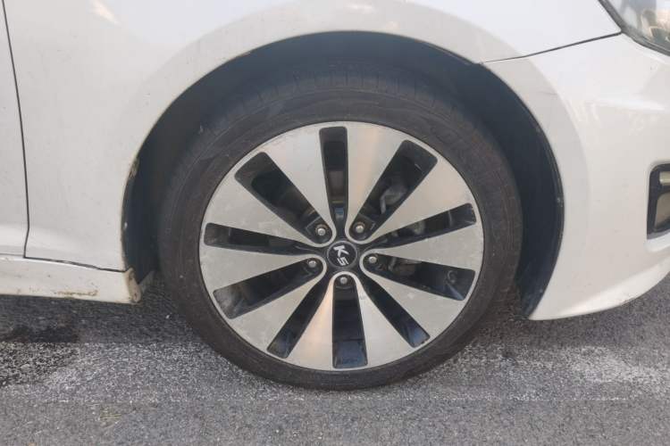 Used Kia K5 2012 2.0L Automatic DLX Right Front Wheel Hub
