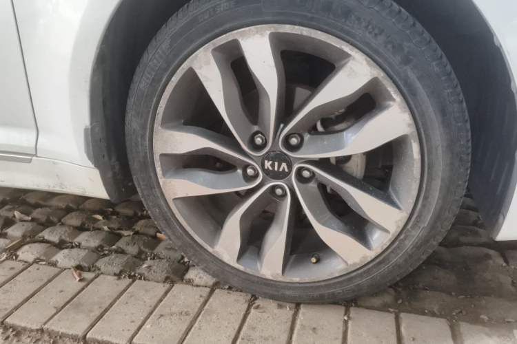 Used Kia K5 2012 2.0L Automatic DLX Right Front Wheel Hub