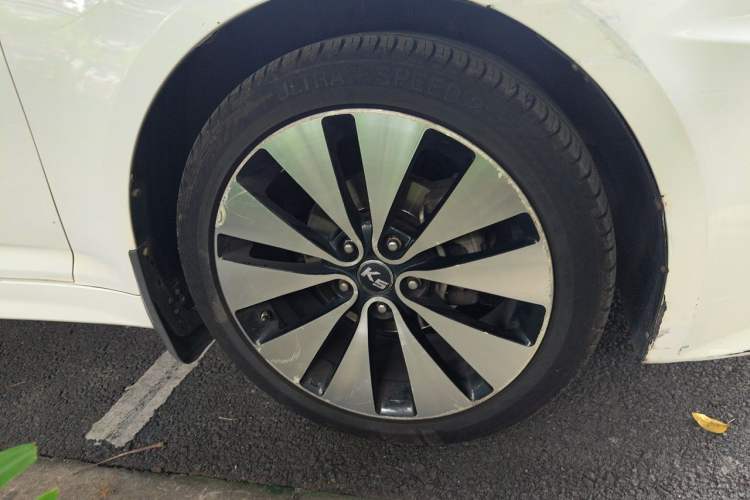 Used Kia K5 2012 2.0L Automatic DLX Right Front Wheel Hub