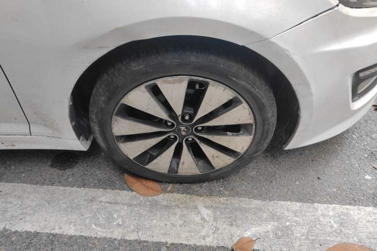 Used Kia K5 2012 2.0L Automatic GLS Right Front Wheel Hub