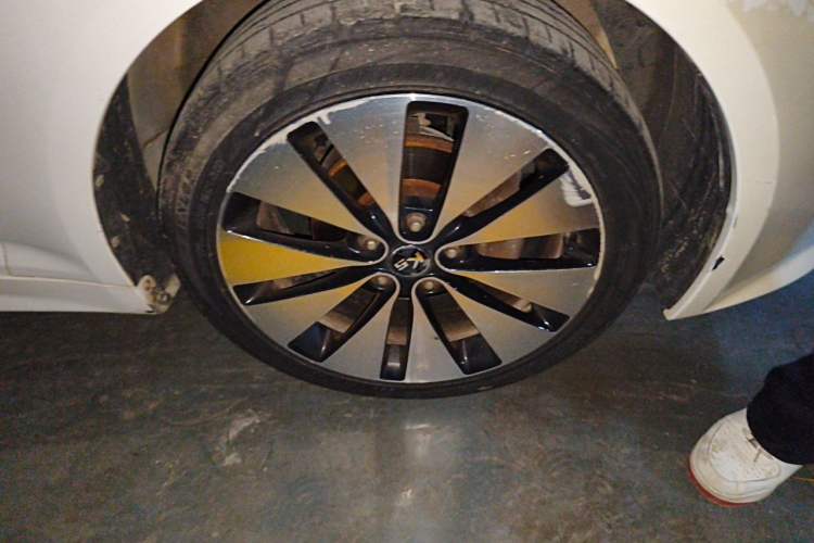 Used Kia K5 2012 2.0L Automatic DLX Right Front Wheel Hub