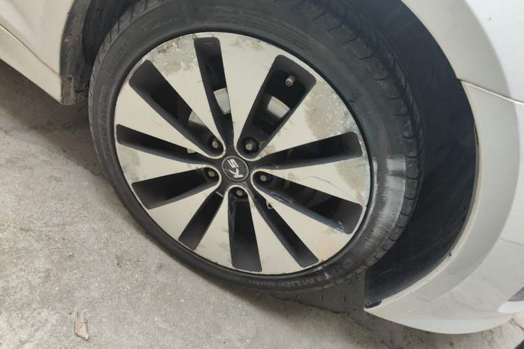 Used Kia K5 2012 2.0L Automatic DLX Right Front Wheel Hub