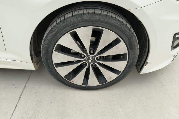 Used Kia K5 2012 2.0L Automatic DLX Right Front Wheel Hub