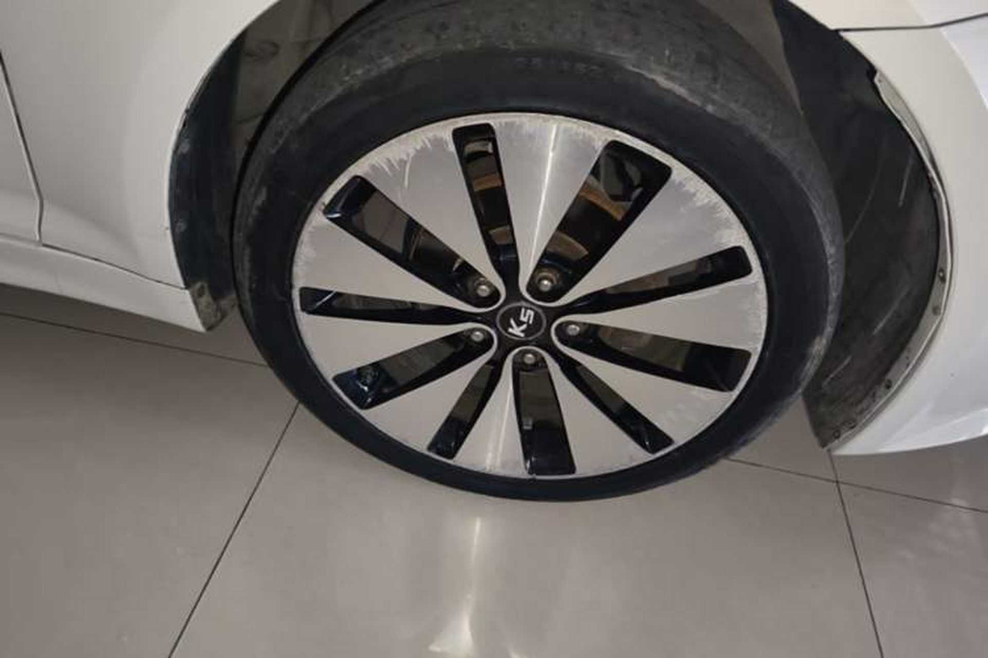 Used Kia K5 2012 2.0L Automatic DLX Right Front Wheel Hub