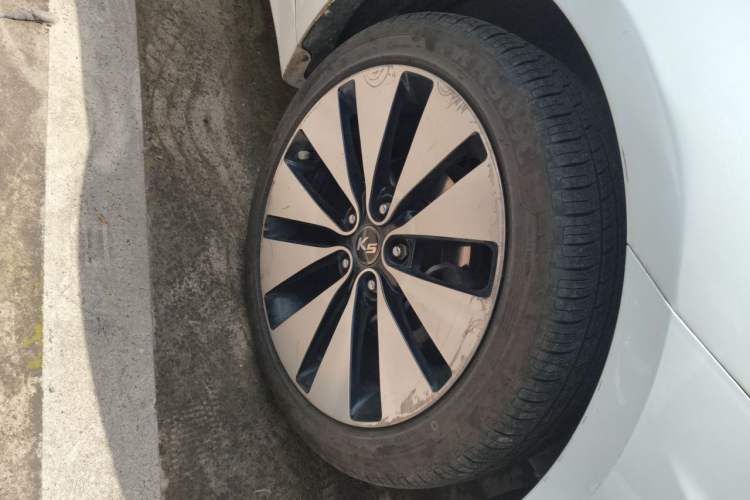 Used Kia K5 2012 2.0L Automatic DLX Right Front Wheel Hub
