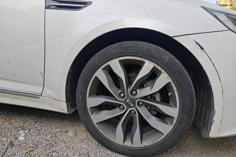 Used Kia K5 2012 2.0L Automatic DLX Right Front Wheel Hub