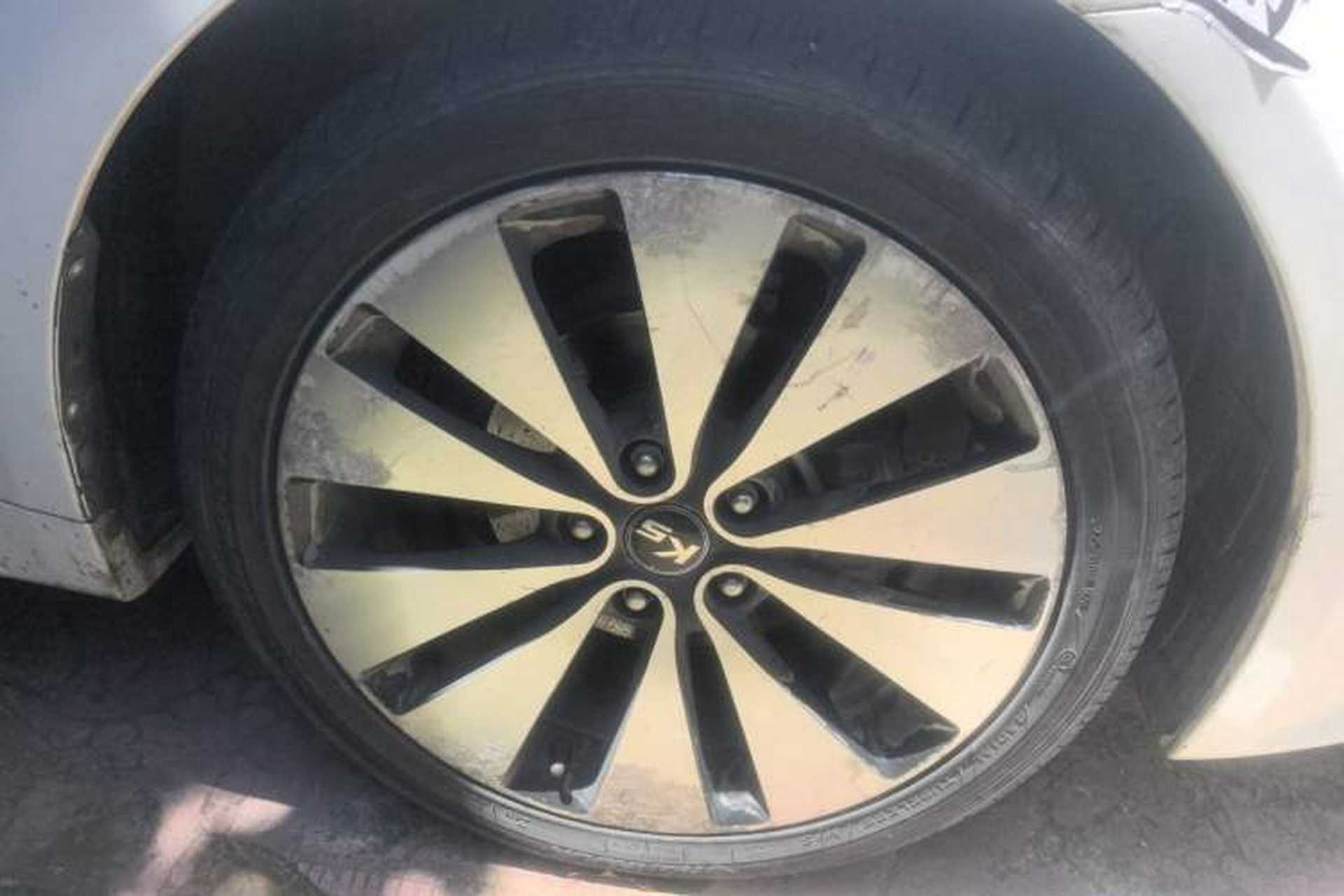 Used Kia K5 2012 2.0L Automatic DLX Right Front Wheel Hub