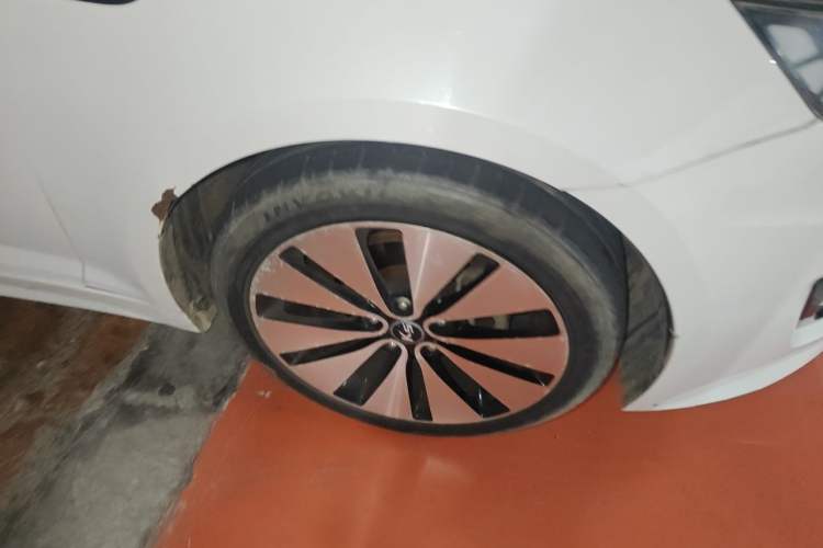 Used Kia K5 2012 2.0L Automatic DLX Right Front Wheel Hub