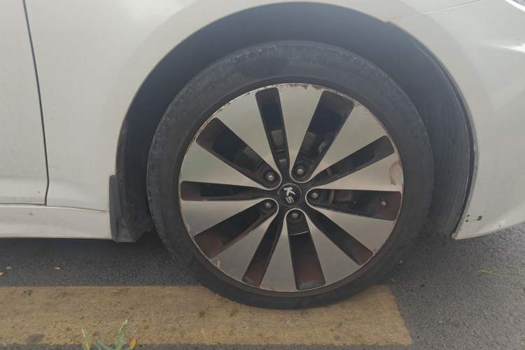 Used Kia K5 2012 2.0L Automatic DLX Right Front Wheel Hub
