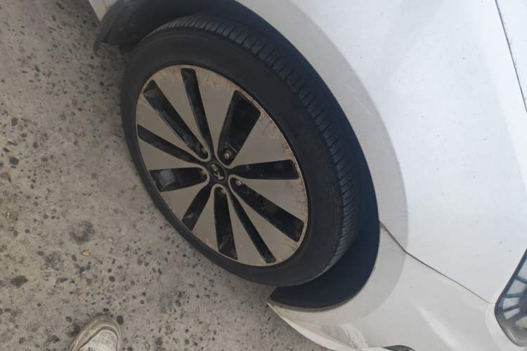 Used Kia K5 2012 2.0L Automatic DLX Right Front Wheel Hub