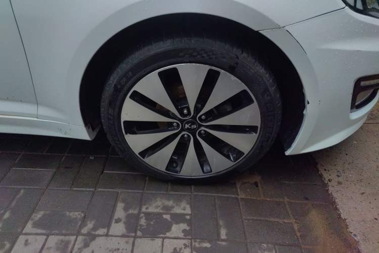 Used Kia K5 2012 2.0L Automatic DLX Right Front Wheel Hub