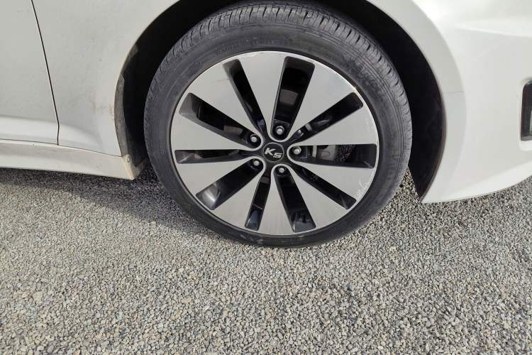 Used Kia K5 2012 2.0L Automatic GL Right Front Wheel Hub
