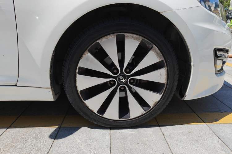 Used Kia K5 2012 2.0L Automatic DLX Right Front Wheel Hub