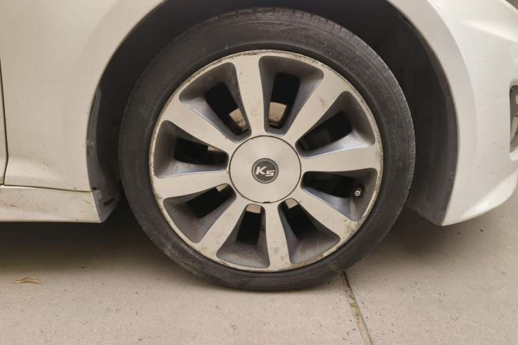 Used Kia K5 2012 2.4L Automatic DLX Right Front Wheel Hub