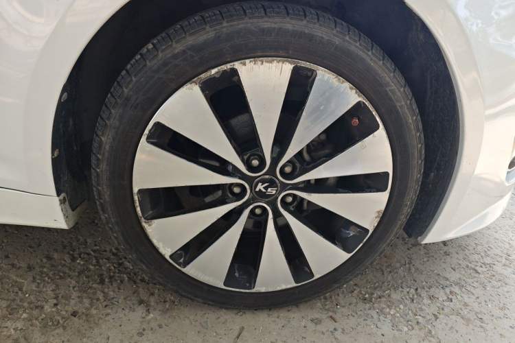 Used Kia K5 2012 2.0L Automatic DLX Right Front Wheel Hub