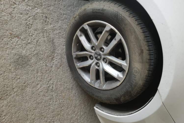 Used Kia K5 2012 2.0L Automatic GL Right Front Wheel Hub