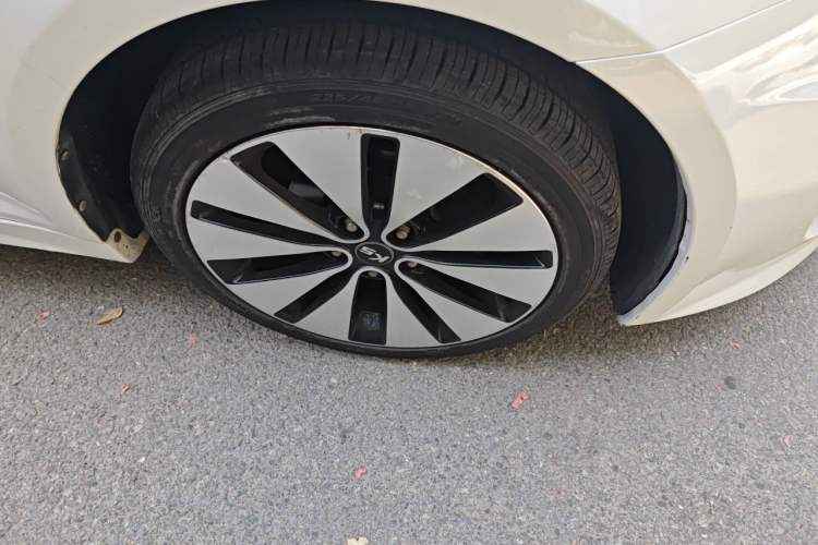 Used Kia K5 2012 2.0L Automatic DLX Right Front Wheel Hub
