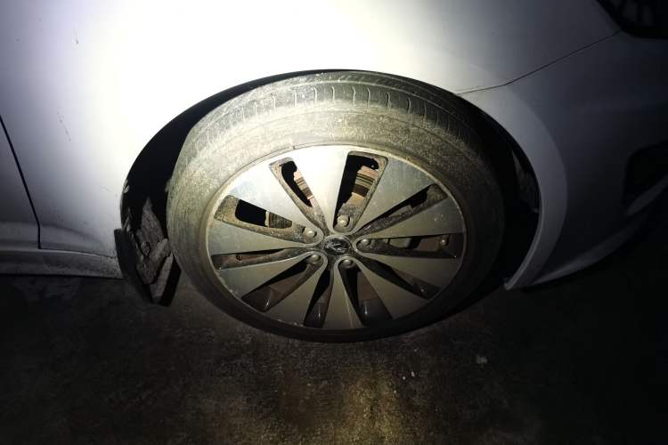 Used Kia K5 2012 2.0L Automatic DLX Right Front Wheel Hub