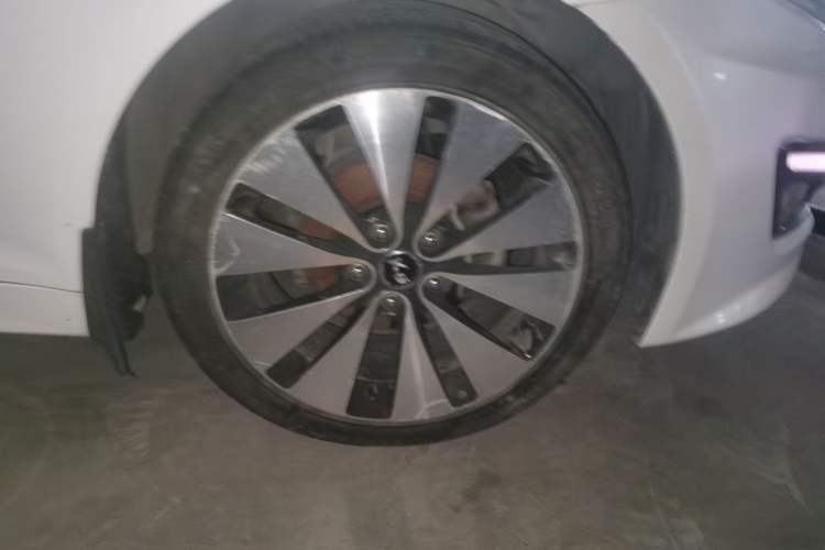 Used Kia K5 2012 2.0L Automatic DLX Right Front Wheel Hub