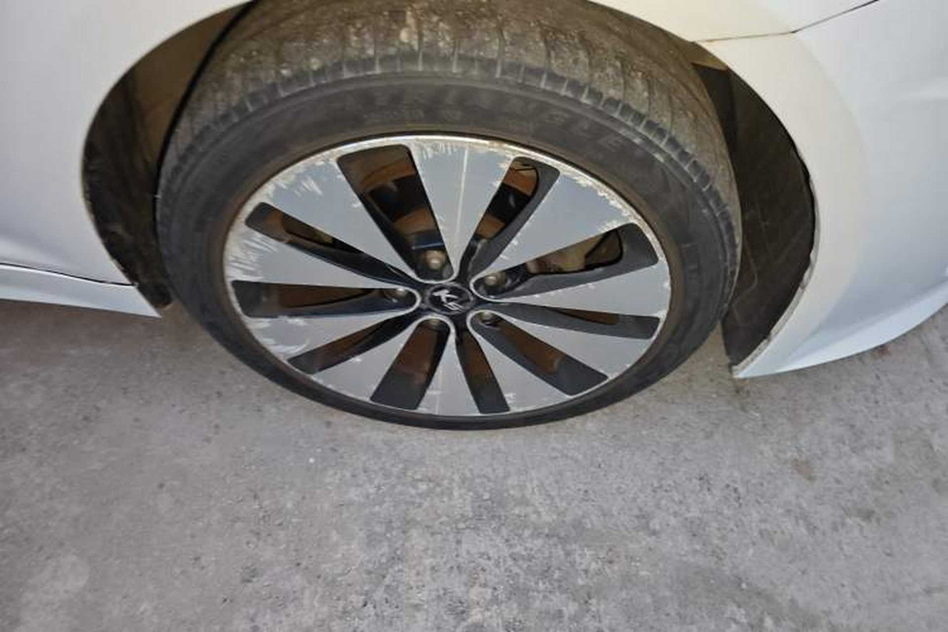 Used Kia K5 2012 2.0L Automatic DLX Right Front Wheel Hub