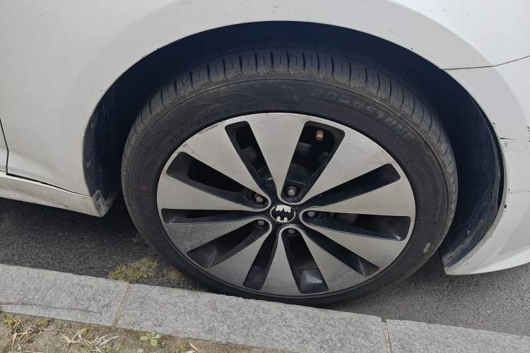Used Kia K5 2012 2.0L Automatic DLX Right Front Wheel Hub