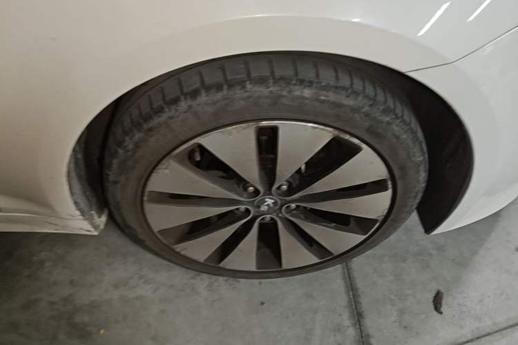 Used Kia K5 2012 2.0L Automatic DLX Right Front Wheel Hub