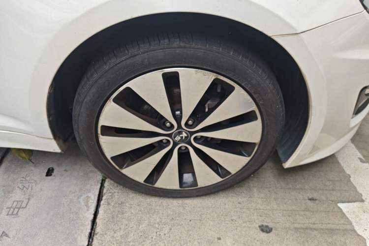 Used Kia K5 2012 2.0L Automatic DLX Right Front Wheel Hub
