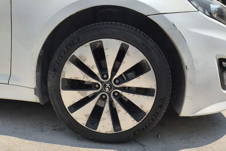 Used Kia K5 2012 2.0L Automatic DLX Right Front Wheel Hub