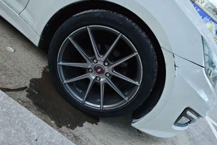 Used Kia K5 2012 2.0L Automatic GLS Right Front Wheel Hub