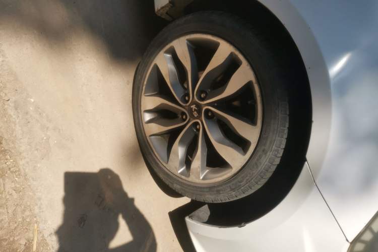 Used Kia K5 2012 2.0L Automatic GL Right Front Wheel Hub