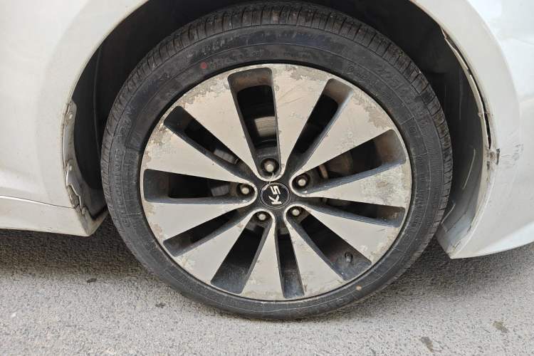 Used Kia K5 2012 2.0L Automatic DLX Right Front Wheel Hub