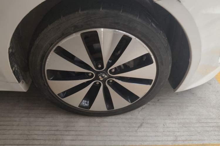 Used Kia K5 2012 2.0L Automatic DLX Right Front Wheel Hub