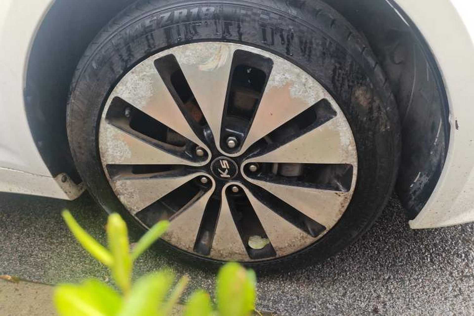 Used Kia K5 2012 2.0L Automatic DLX Right Front Wheel Hub