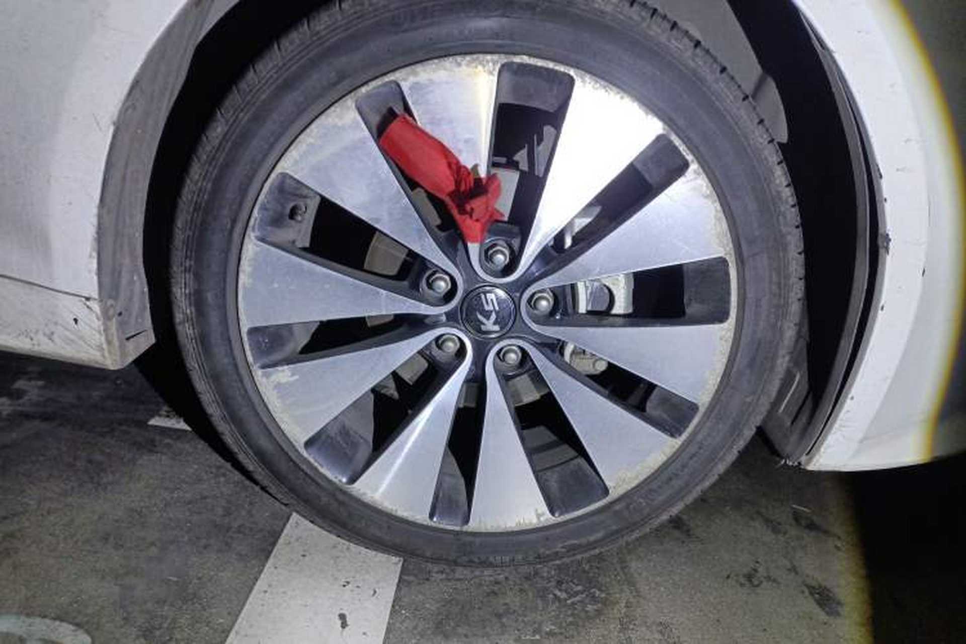 Used Kia K5 2012 2.0L Automatic DLX Right Front Wheel Hub