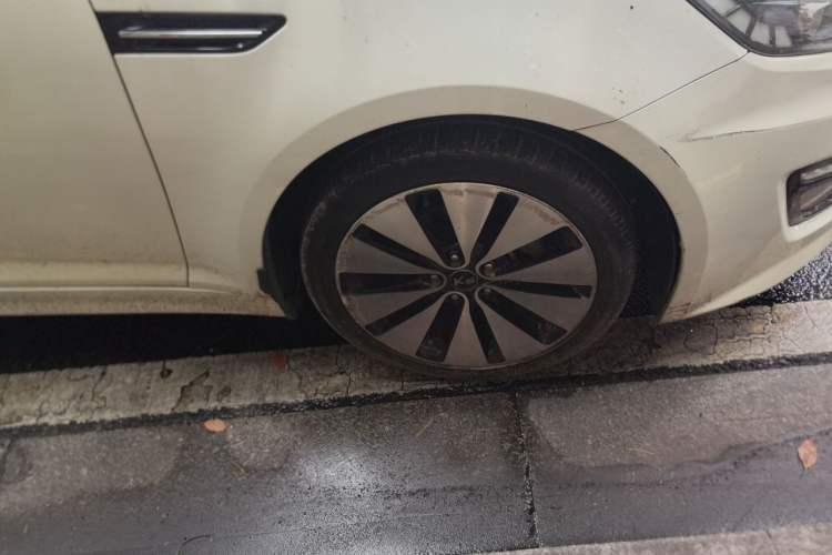 Used Kia K5 2012 2.0L Automatic DLX Right Front Wheel Hub