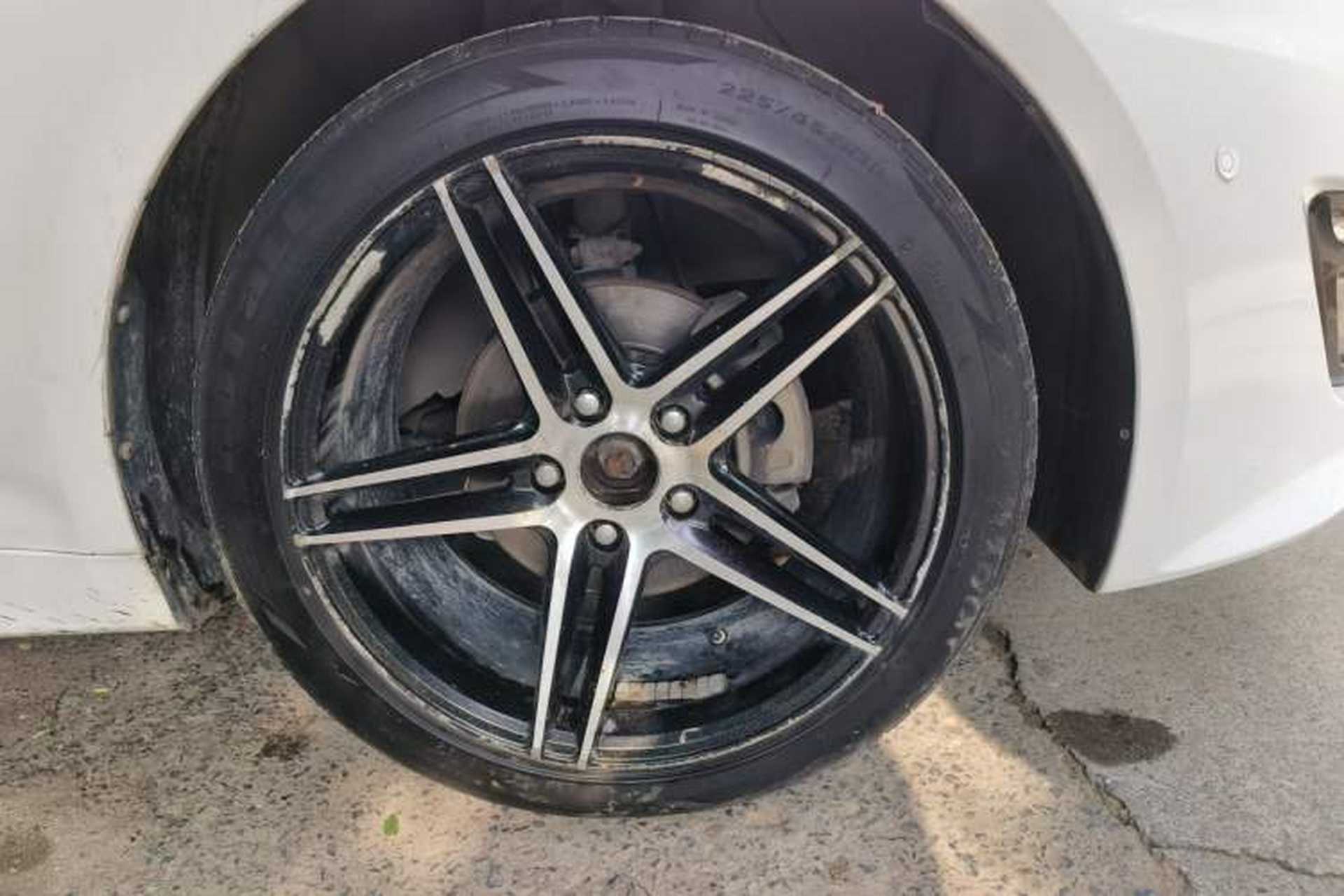 Used Kia K5 2012 2.0L Automatic DLX Right Front Wheel Hub