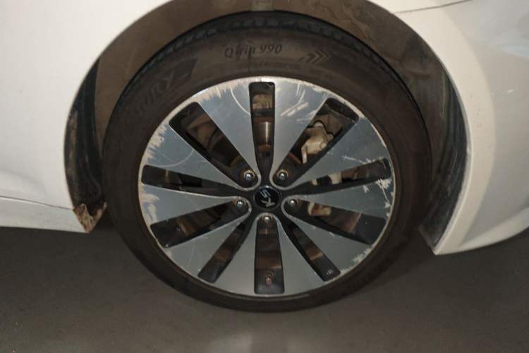 Used Kia K5 2012 2.0L Automatic DLX Right Front Wheel Hub