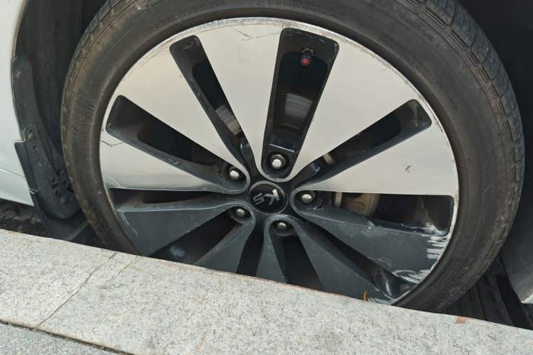 Used Kia K5 2012 2.0L Automatic DLX Right Front Wheel Hub