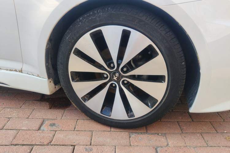 Used Kia K5 2012 2.0L Automatic DLX Right Front Wheel Hub
