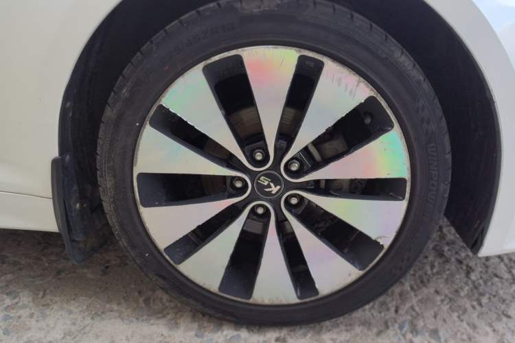 Used Kia K5 2012 2.0L Automatic DLX Right Front Wheel Hub