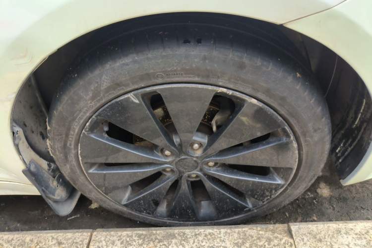 Used Kia K5 2012 2.0L Automatic DLX Right Front Wheel Hub