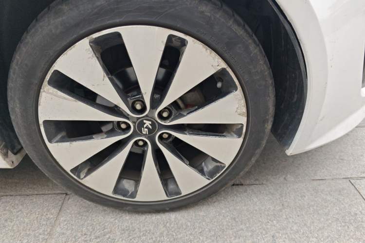 Used Kia K5 2012 2.0L Automatic DLX Right Front Wheel Hub