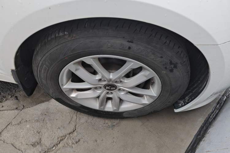 Used Kia K5 2012 2.0L Automatic GL Right Front Wheel Hub
