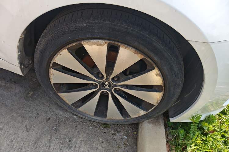 Used Kia K5 2012 2.0L Automatic DLX Right Front Wheel Hub