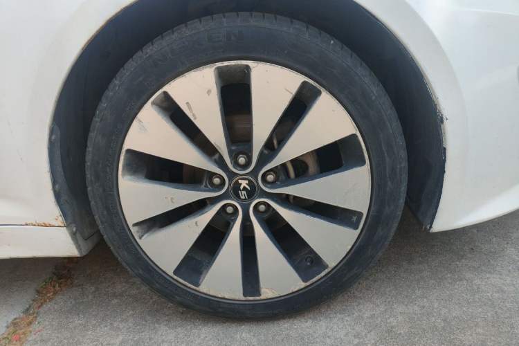Used Kia K5 2012 2.0L Automatic DLX Right Front Wheel Hub